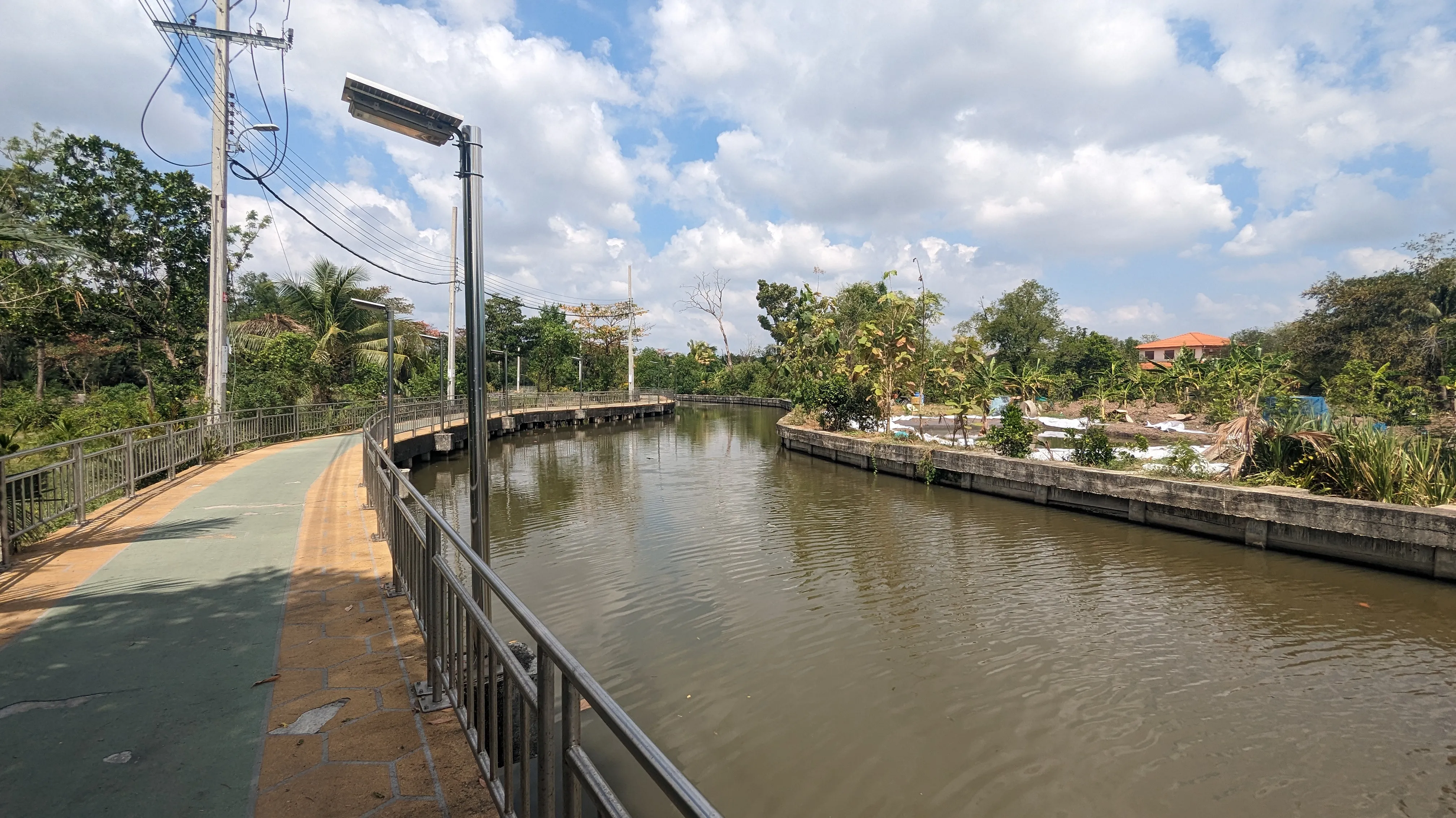 Gdzieś tu wieczorem powinien pojawić się floating market