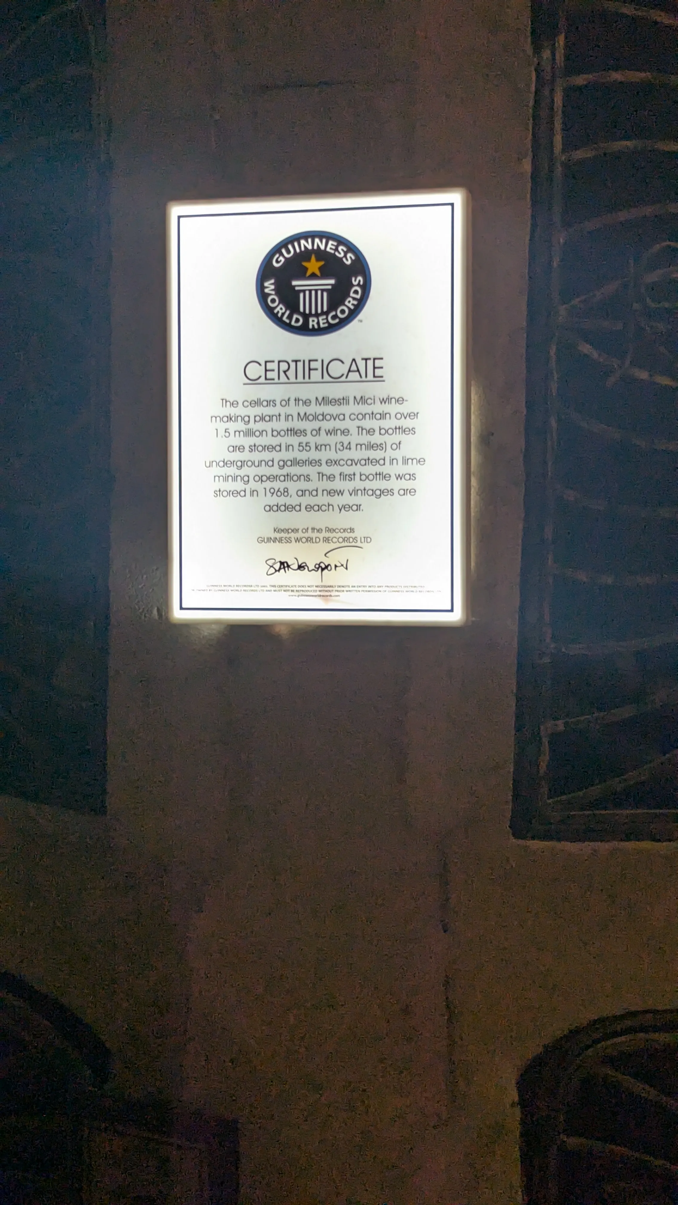 Plakietka na ścianie